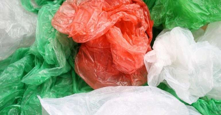 Plástico ou papel: qual sacola é menos prejudicial ao meio ambiente?
