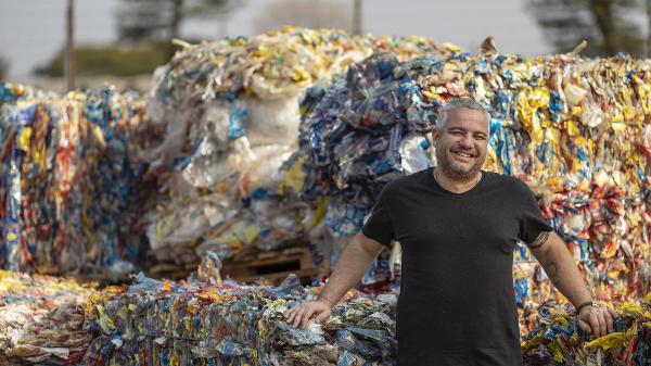 Engenheiro que virou ‘lixeiro’ cria negócio que revoluciona o mercado da reciclagem